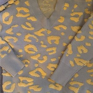 V-Neck Leopard Pattern Sweater in Yellow and Gray